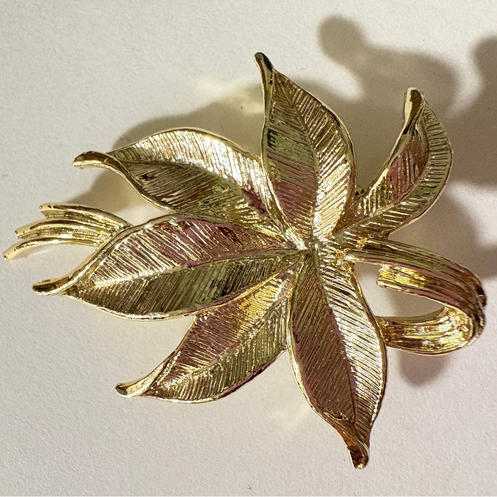 Elegant Gold Leaf Brooch